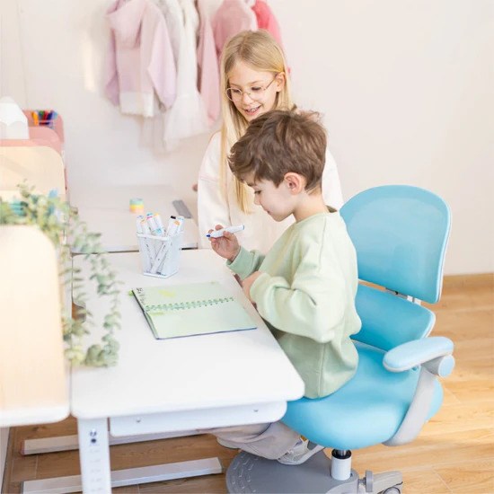 Junior 4.4 Blue swivel chair