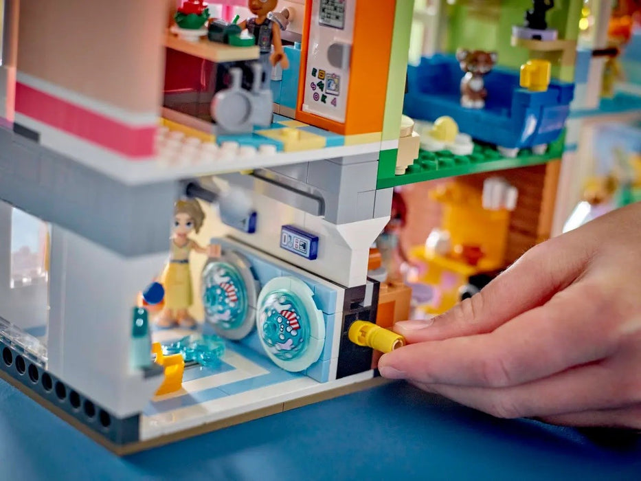 LEGO FRIENDS 42670 Heartlake City Apartments and Stores