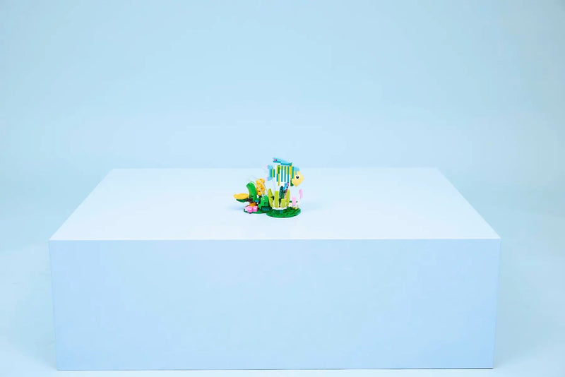 LEGO CREATOR 3 IN 1 31384 Wild Animals: Colorful Hummingbird