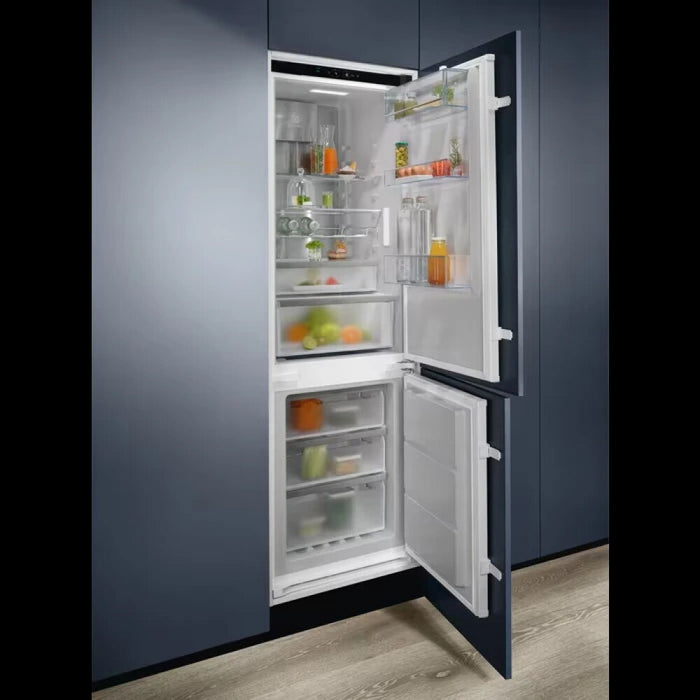 Refrigerator-freezer ELECTROLUX ENC8MD18S
