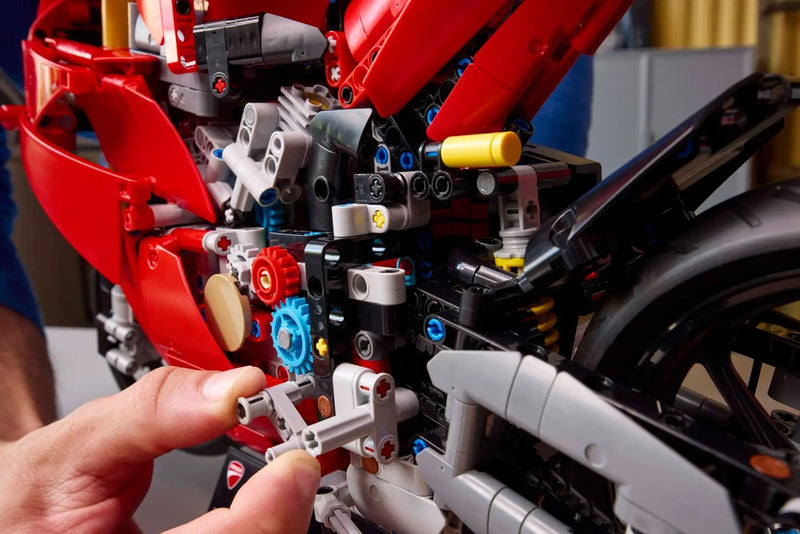 LEGO TECHNIC 42202 Ducati Panigale V4 S Motorcycle