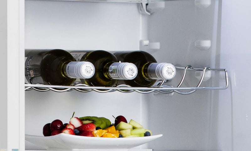 Gorenje Optimera ditt köksutrymme och hall maten fräsch med NRKI418EP1 inbyggd kombi, med NoFrost teknik och en mängd smarta förvaringslösningar.