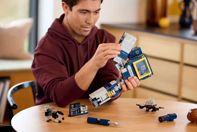 LEGO ICONS 10358 Transformers: Soundwave