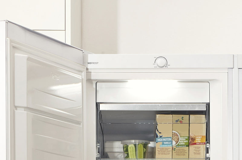 Gorenje Fristaende frysskap med stor kapacitet för daglig förvaring. Multiflow 360° säkerställer jämn kylning, medan NoFrost eliminerar behovet av avf