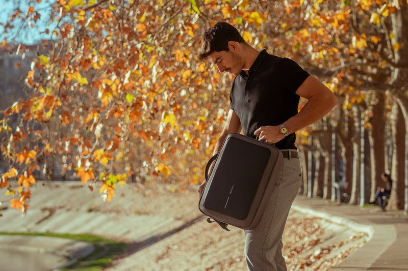 XD DESIGN ANTI-THEFT BACKPACK / BRIEFCASE BOBBY BIZZ 2.0 GREY P/N: P705.922