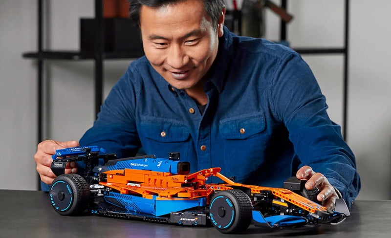 LEGO TECHNIC 42141 McLaren Formula 1 Race Car